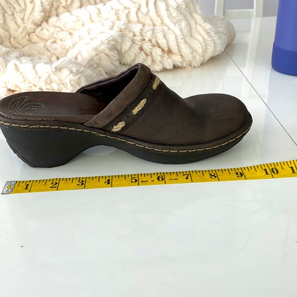 Columbia Ladies Brown Clogs. Size 7. - Picture 8 of 11